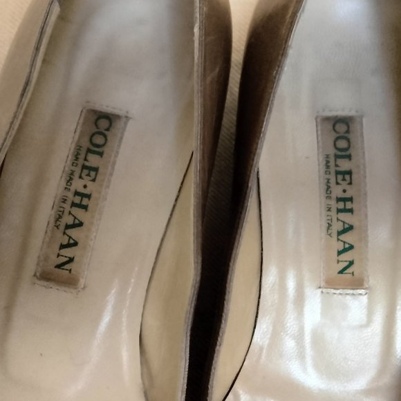 VINTAGE GENTLE & CLASSY USED COLE HANN BOW WEDGE PUMP SHOES 7B - TAN LEATHER - Picture 2 of 6